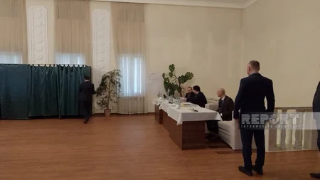 Voting in Ukraine kicks off amid air attack