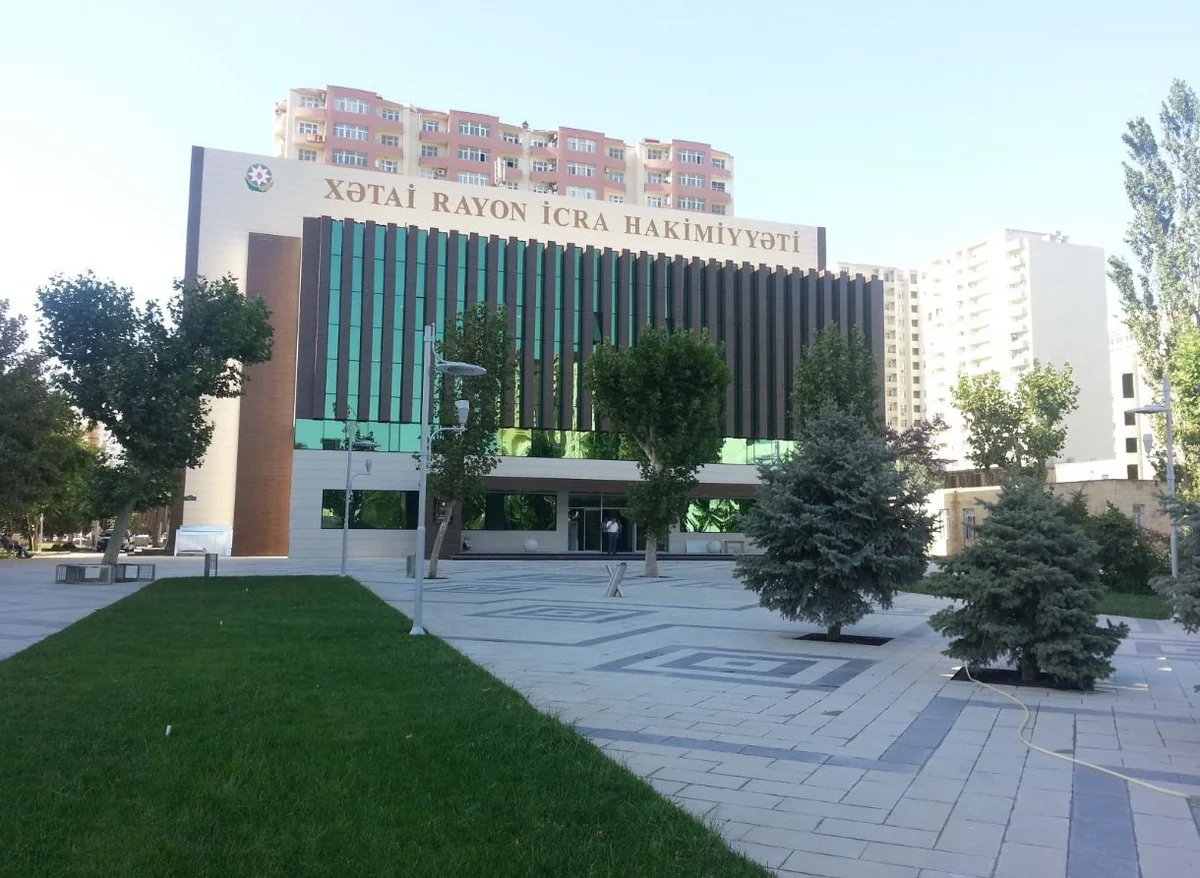 Sakinlər icra hakimiyyətinin yanında bina tikilməsindən narazıdır, Dövlət Komitəsi araşdırmalara başladı