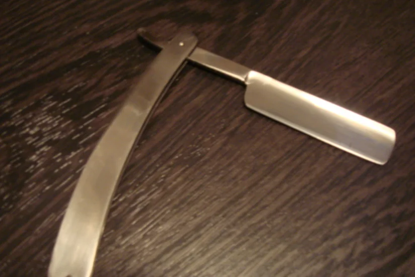 Abşeronda dostu ilə mübahisə edən şəxs özünü ülgüclə doğrayıb