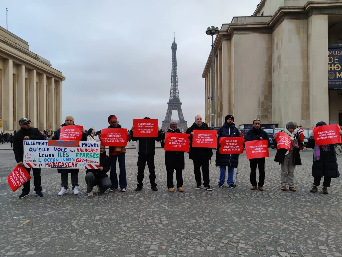 Parisdə Fransanın müstəmləkəçilik siyasətinə qarşı aksiya keçirilib