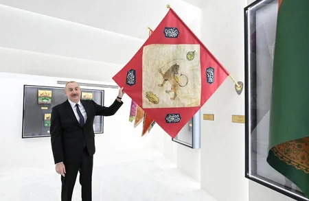 Prezident İlham Əliyev Bakıda Dövlət Bayrağı Meydanında olub, Azərbaycanın üçrəngli Bayrağını ucaldıb - YENİLƏNİB