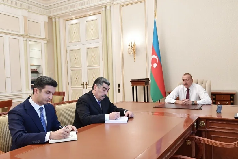İlham Əliyev: “İcra başçıları həm yerli, həm də xarici biznes dairələri ilə sıx təmaslar qurmalıdırlar”