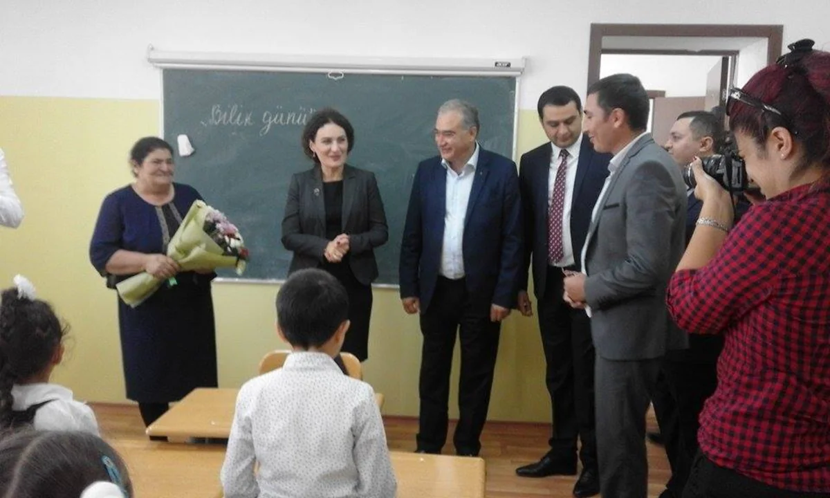 Gürcüstan dövlət naziri Marneulidəki Azərbaycan məktəbində olub
