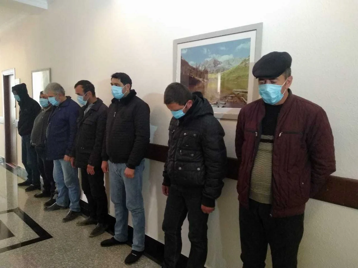 Qusarda polis karantini pozaraq qumar oynayanları saxladı - VİDEO