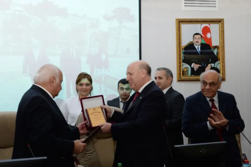 ​Rusiyanın baş onkoloquna Azərbaycan Tibb Universitetinin “fəxri doktoru” adı verilib