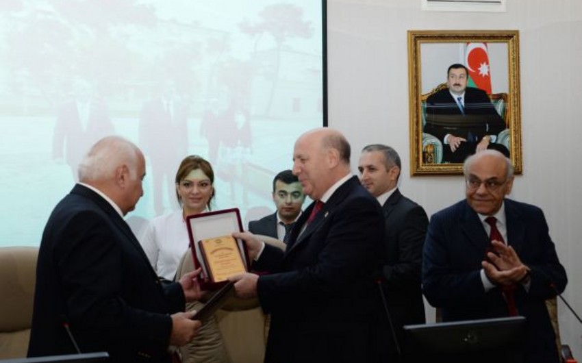 ​Rusiyanın baş onkoloquna Azərbaycan Tibb Universitetinin “fəxri doktoru” adı verilib