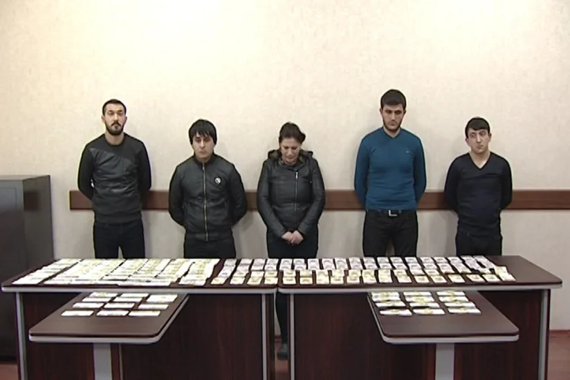 Azərbaycanda saxta pul hazırlayan dəstə üzvləri tutulub