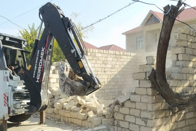 Bakıda qanunsuz tikililər sökülüb