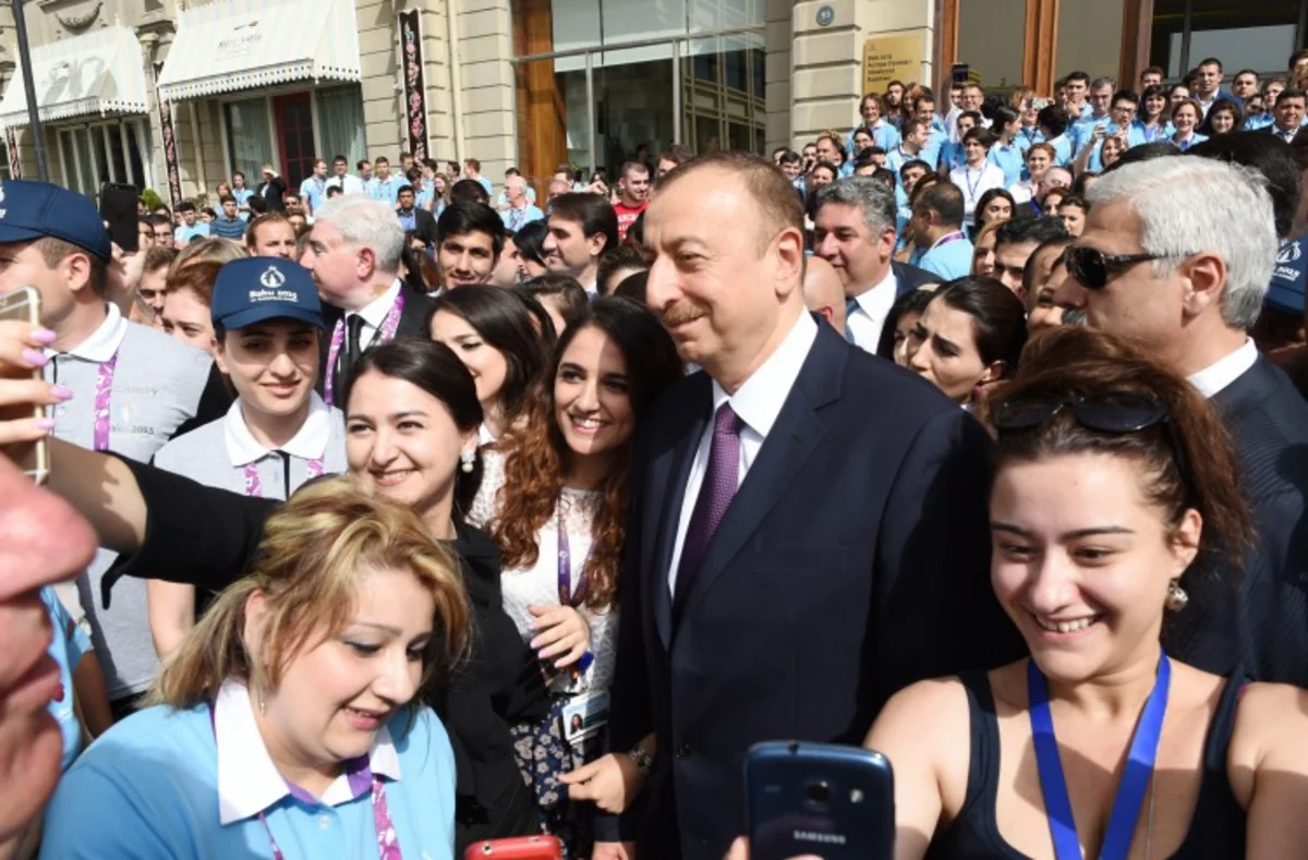 ​Prezident İlham Əliyev birinci Avropa Oyunları Əməliyyat Komitəsinin baş ofisində yaradılan şəraitlə tanış olub