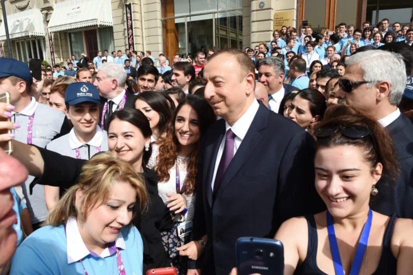 ​Prezident İlham Əliyev birinci Avropa Oyunları Əməliyyat Komitəsinin baş ofisində yaradılan şəraitlə tanış olub