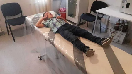 Kürdəmirdə avtomobil yolun kənarına aşıb, 4 nəfər xəsarət alıb - VİDEO - YENİLƏNİB
