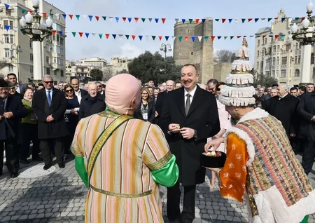 Президент Ильхам Алиев принял участие в общенародном веселье по случаю Новруз байрамы
