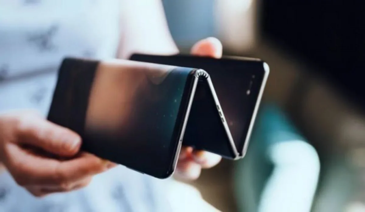 Daha bir Çin şirkəti ekranı 3 dəfə qatlana bilən telefon hazırlayıb