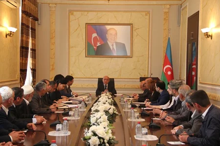 ​Dövlət Komitəsi yeni qeydiyyatdan keçən 24 dini icmaya şəhadətnamələrini təqdim edib