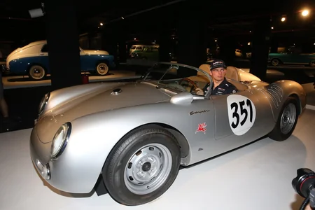 Formula 1 pilotları klassik avtomobillərlə yürüş ediblər