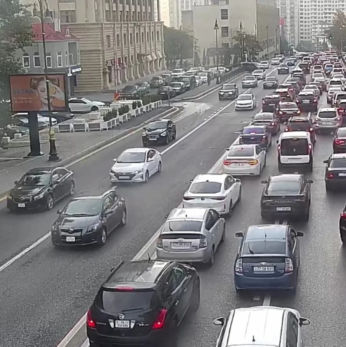 Bakının bir sıra yollarında tıxac yaranıb