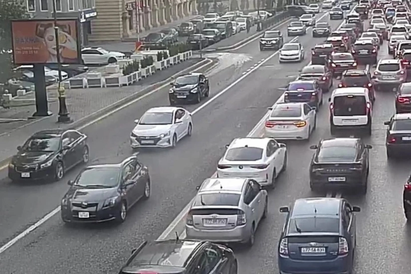 Bakının bir sıra yollarında tıxac yaranıb