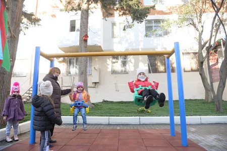 Bakıda növbəti abad həyət sakinlərin istifadəsinə verilib