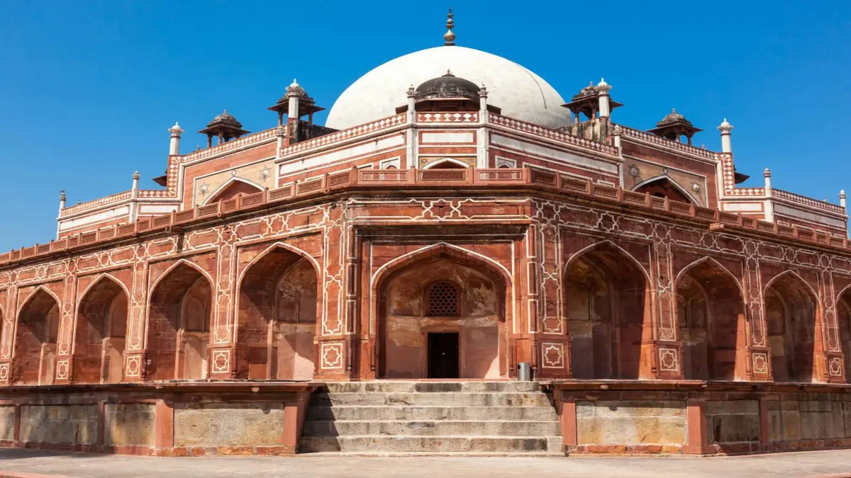 Yeni Dehlidə Hümayun türbəsi uçub, ölənlər var