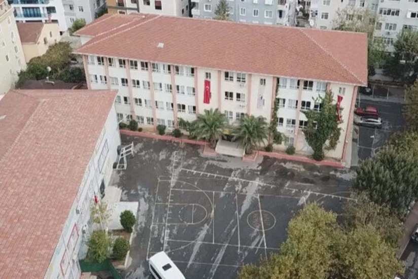 İstanbulda riskli hesab olunan məktəblərdə dərslər dayandırılıb