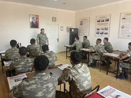 Azərbaycanda ehtiyatda olan hərbçilərin təlim toplanışı başa çatıb
