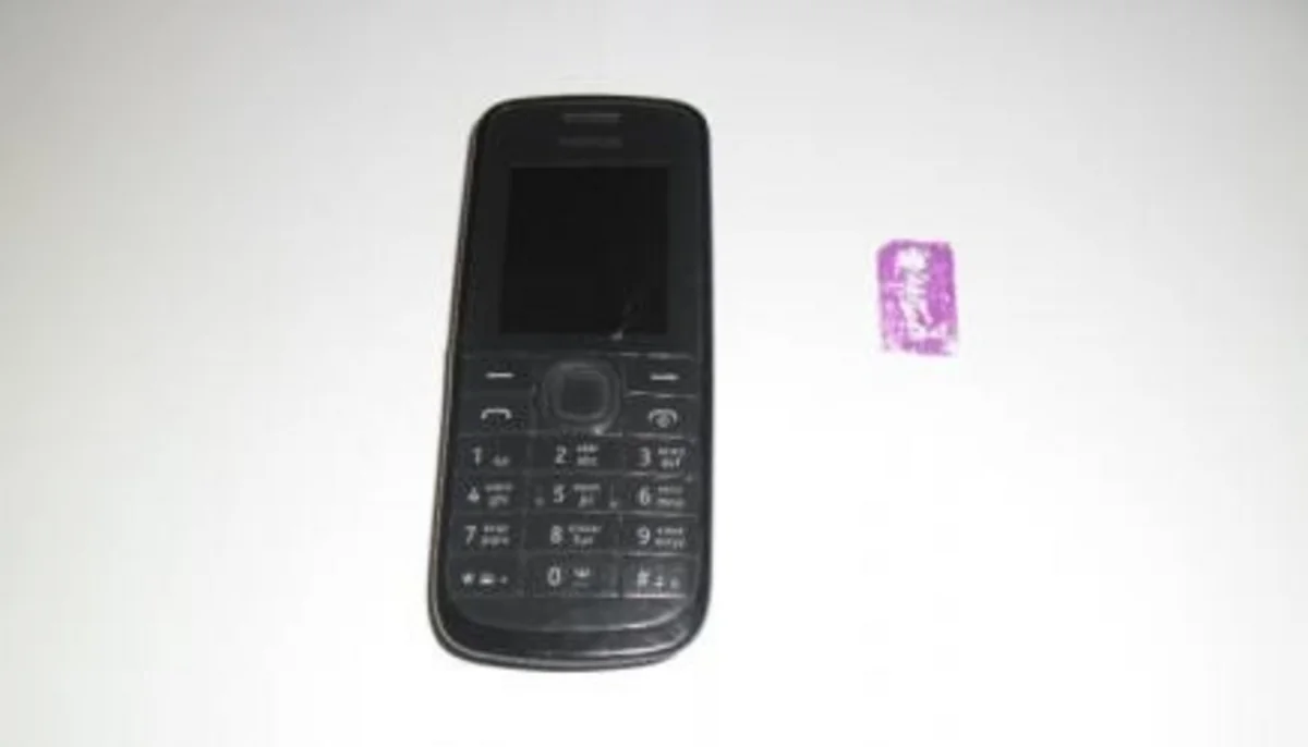 Həbsdəki ərinə telefon ötürmək istəyən qadın tutulub