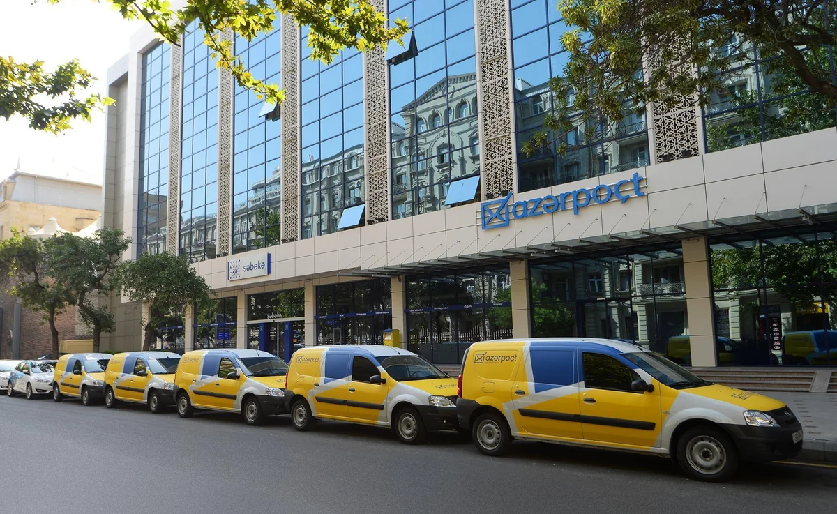 “Azərpoçt”un vəzifəli şəxsi məhkəmə zalında həbs edildi
