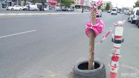 Babək prospektində yolun çökməsi səbəbindən daha bir avtomobil qəzaya uğrayıb