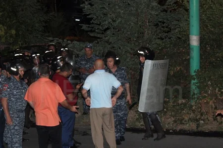 В Ереване разогнали демонстрацию оппозиции, задержаны 50 человек, госпитализировано 60 человек - ОБНОВЛЕНО-5