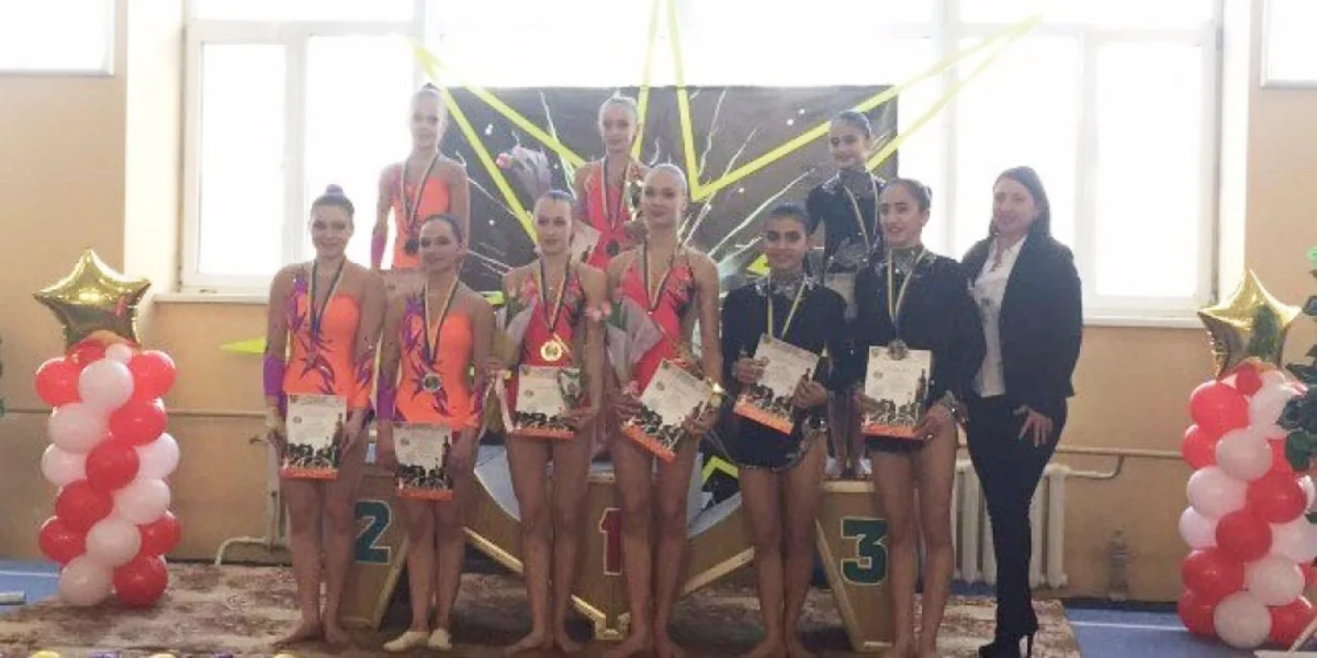 Azerbaijani acrobats grab 3 medals in Ukraine