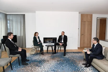 Prezident İlham Əliyev Davosda “SUEZ GROUP”un baş icraçı vitse-prezidenti ilə görüşüb