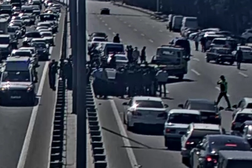 Aeroport şosesində qəza olub, yolda sıxlıq yaranıb