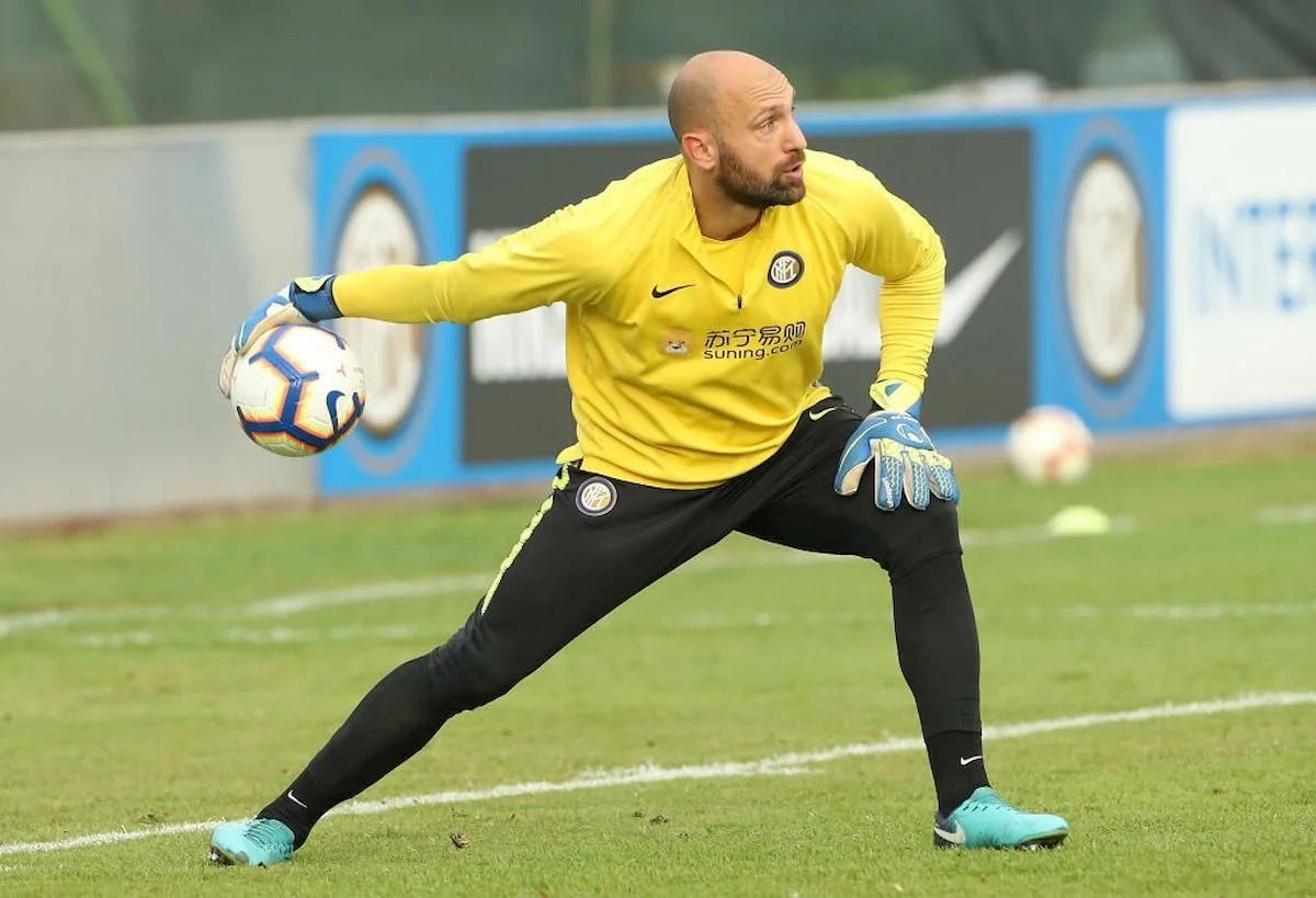 İnterin qapıçısı son 6 ildə meydana çıxmadan iki dəfə qırmızı vərəqə alıb