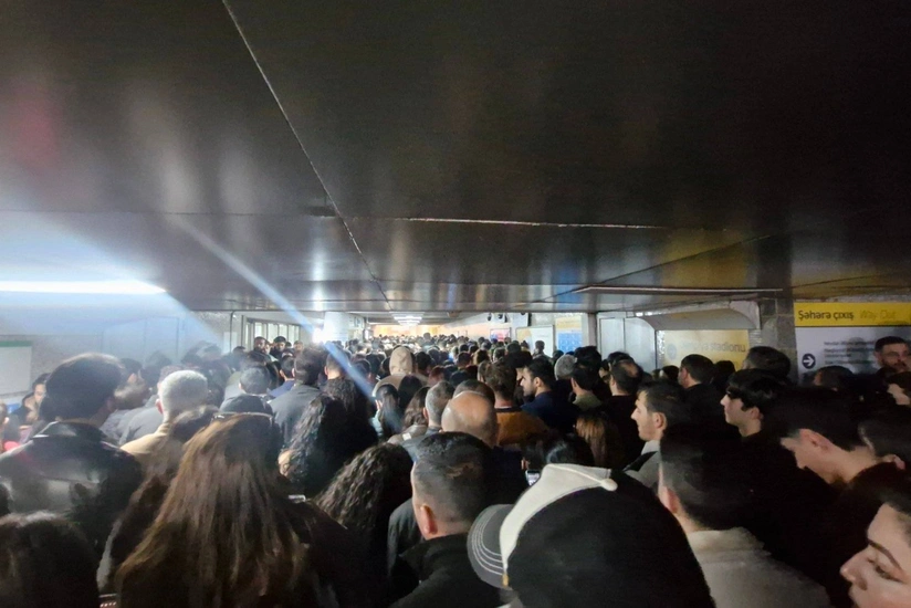 Metronun Koroğlu stansiyasında sərnişin sıxlığı yaranıb