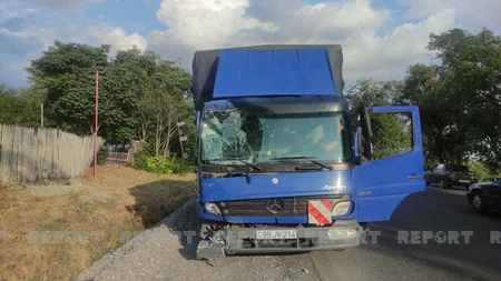 Şəkidə mikroavtobus və yük avtomobili toqquşub, yaralananlar var