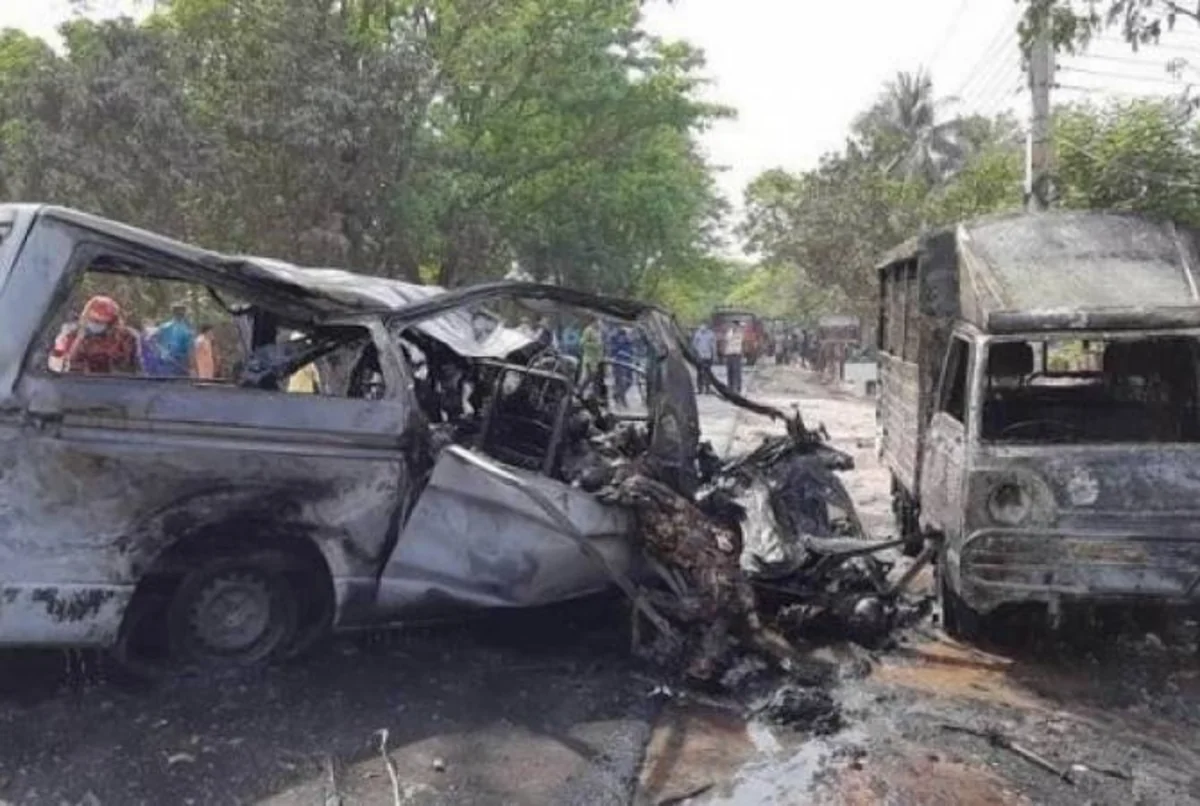 17 people die in minubus crash in Bangladesh