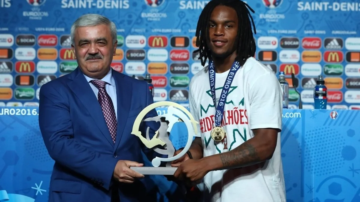 SOCAR awards Portuguese footballer the Young Player of Tournament