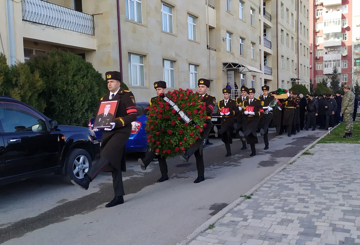 “Qarabağ” ordenli şəhidin zabit əmisi dəfn edilib