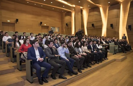 SOCAR-ın daxili təqaüdünü qazanmış tələbələrə plastik kartlar təqdim olundu