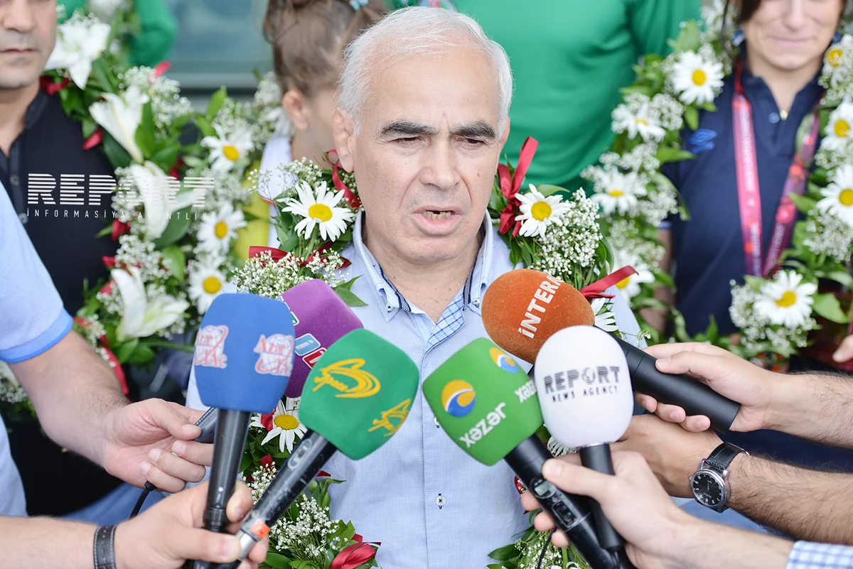 Məşqçi: Azərbaycanlı qadın güləşçilər çox güclü rəqabət şəraitində Avropa çempionu oldular