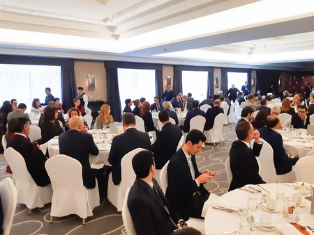 AmCham DGK sədrinin iştirakı ilə aylıq işgüzar nahar təşkil edib