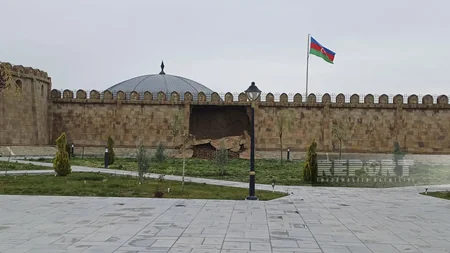 Yağış suları “Naxçıvanqala”nın ön divarını uçurub