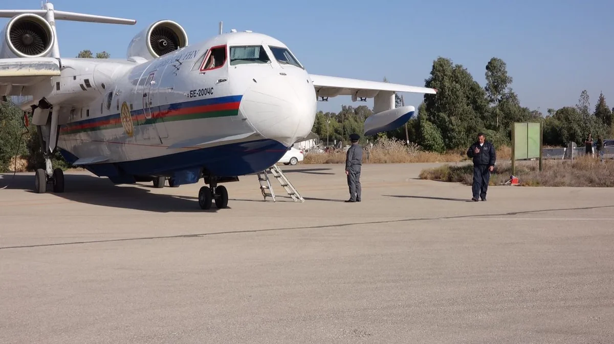 Azərbaycan təyyarəsi İsrailin 8 məntəqəsində yanğını söndürüb
