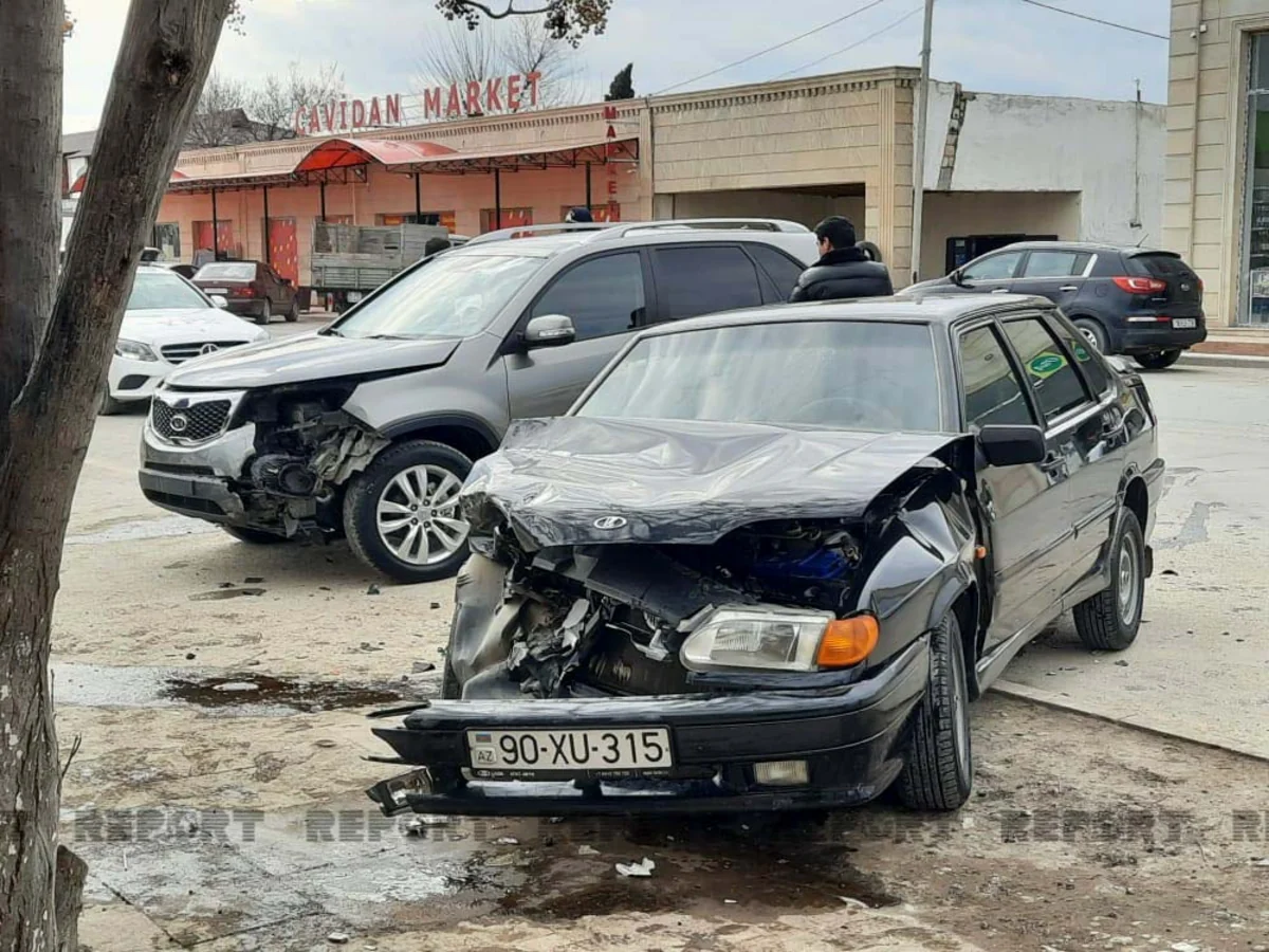 Kürdəmirdə iki avtomobil toqquşub, xəsarət alan var