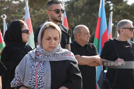 Azərbaycan xalqı antiterror şəhidlərinin məzarlarını ziyarət edir