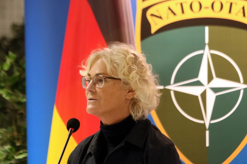 Министр обороны Германии официально попросила об отставке