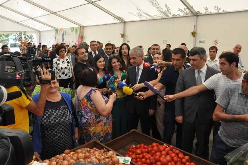 Əli Əhmədov və İnam Kərimov Yaşıl bazara gedib: İki manata kartof olmaz