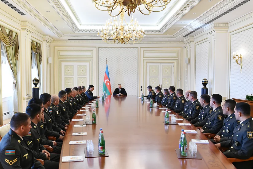 Prezident İlham Əliyev Azərbaycan Ordusunun aprel qələbələrinin ildönümü ilə əlaqədar bir qrup hərbçimizlə görüş keçirib - YENİLƏNİB