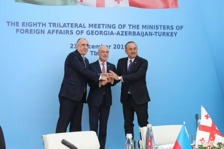 Azərbaycan, Türkiyə və Gürcüstan XİN başçıları bəyannamə imzalayıblar - YENİLƏNİB
