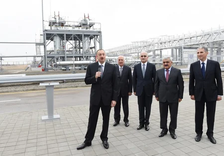​İlham Əliyev Sumqayıtda iki zavodun açılışında iştirak edib